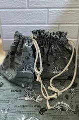 ＳＡＬＥ⭐︎恐竜白骨柄3点セット⭐︎お弁当袋、ランチョンマット、コップ袋