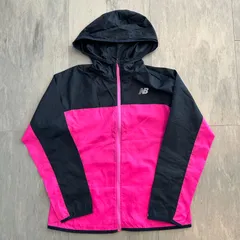 282 ニューバランス　newbalance　ウインドブレーカー　スポーツウェア　フード付き　ジップアップジャケット　Sサイズ　レディース　軽素材
