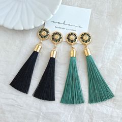 2色 マーブルカラーカボション×スパンコール ピアス/イヤリング - メルカリ