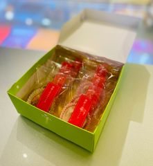 御献上チーズケーキ 　ひとくちサイズ８個入り（プレーン４個・ストロベリー４個）