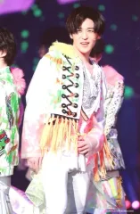 【中古】生写真(ジャニーズ) Snow Man/目黒蓮/ライブフォト・膝上・衣装白・体右向き・顔左向き・2Lサイズ/「滝沢歌舞伎ZERO」ステージフォト第1弾