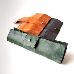 極薄革のロールペンケース　ダークグリーン　３本用　マヤベリー　ハンドメイド
