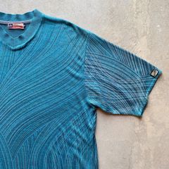 ラインデザイン　ターコイズブルー　Vネック　Tシャツ