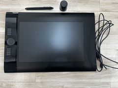 intuos4 Large PTK-840ワコム ペンタブレット Lサイズ