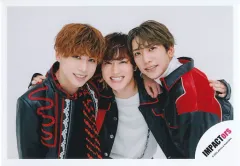 【中古】生写真(ジャニーズ) IMPACTors/横原悠毅・椿泰我・鈴木大河/横型・上半身/IMPACTors ISLAND TV プロフィール写真撮影オフショット 第1弾/公式生写真