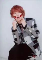 【中古】生写真(ジャニーズ) Hey! Say! JUMP/伊野尾慧/膝上・座り・衣装黒グレー・両手頬/「Hey! Say! JUMP LIVE TOUR SENSE or LOVE」オリジナルフォトセット