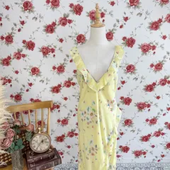Victoria’s Secret ヴィクトリアシークレット 花柄フリルロングワンピース イエロー Vネック ノースリーブ スリップドレス風 マキシ丈 レトロフェミニン 大人可愛い サマードレス リゾートワンピース Mサイズ