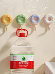 1個/3個セットスタイルはランダム シカの頭 ドーナツ マカロン フック、ドリルなし 跡なし 粘着フック バスルーム、キッチン、トイレ、壁、ドアなどに使えます