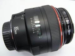 【美品】Canon(キヤノン)  EF 85mm F1.2L USM　一眼カメラ（オートフォーカス）用　単焦点レンズ　フード付き