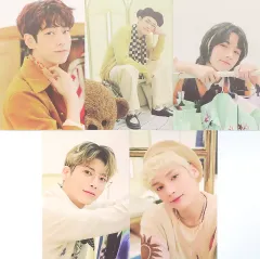 【中古】ポストカード [単品] TOMORROW X TOGETHER ポストカードセット(5枚組) 「TOMORROW X TOGETHER 2022 SEASON’S GREETINGS」 同梱品