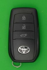 美品・TOYOTAランドクルーザー VJA300W スマートキー3ボタン 純正