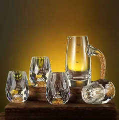 【分酒器+グラス 7個セット】グラス 冷酒器 冷酒グラス グラスセット ショットグラス 金箔入れ高級グラス 中国の伝統的な白酒のガラスの水晶の酒器 コップ 小さい杯 家庭のスーツ