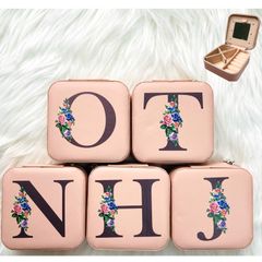 ＊新品＊　トラベル　ジュエリーケース　アクセサリーケース　リング　ネックレス　イヤリング　アクセサリー　旅行　持ち運び　ミニジュエリーケース　ミラー付き　小物入れ　トラベルグッズ　英語　ロゴ  E643