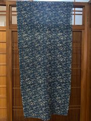【縮緬】【古布】【はぎれ】（長さ：約８６㎝／幅：約３３㎝）