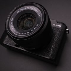 【新品級】FUJIFILM ミラーレス一眼カメラ X-M5 レンズキット(XF15-45) ブラック 【シャッター数:65枚】