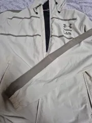 UNDER ARMOUR(アンダーアーマー) ウィンドブレーカー 出品 <クローゼットを整理 交渉 O 】