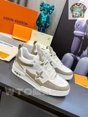 Louis Vuitton trainer ロートップカジュアルシューズ｜本日限定特価｜新品未使用-WTO店名をご確認ください