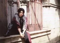 【中古】生写真(男性) 佐藤流司(加州清光)/横型・膝上・座り・赤黒白衣装・「単騎出陣2017着用アンコール衣裳セット」・2Lサイズ/「ミュージカル『刀剣乱舞』 加州清光 単騎出陣2018」ブロマイド