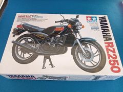 あ*さ様 Yamaha RZ250R 1/15 プラスチックモデルキット - メルカリ
