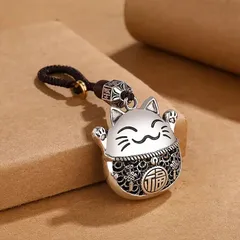 開運銅製招き猫キーホルダー - 繊細な工芸と縁起の良いデザイン、車やバッグに最適なアクセサリーのサムネイル