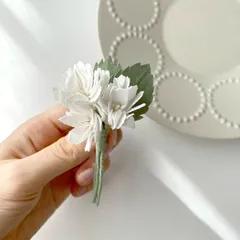 【一点もの】ホワイトグリーンの八重桜❤︎ 布花ブローチ　一点物　フォーマルコーデ　卒園式　卒業式　入園式　入学式　母の日　コサージュ　オケージョン　北欧風　ナチュラル　小ぶり　シンプル　大人　子供　サクラ