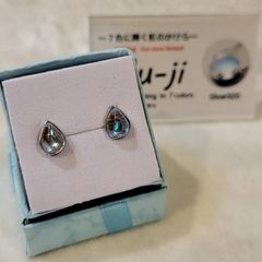 [新品・人気]silver925‼️しずく型オーロラ水晶ピアス♫