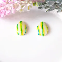 No.861　レジン　しずく型　ライン　緑　ピアス　イヤリング　ハンドメイド