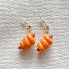 ミニチュア　ウインナーロールパン　ピアス　金属アレルギー対応