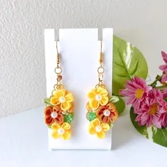 金木犀のつまみ細工ピアス　イヤリング　ピアス　ハンドメイド　つまみ細工　イヤリング無料　キンモクセイ　秋　黄色　花　シンプル　秋