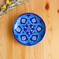 陶器飾り皿　インド　ブルーポタリー　中サイズ　水色地に青い花弁