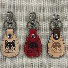 黒柴　顔◆柴犬 本革キーホルダー　I♡犬種シリーズ　◆経年変化によりエイジングが楽しめる革◆ヌメ色 ・赤◆1個価格