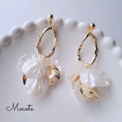 パールホワイト 花びらじゃらじゃら ピアス/イヤリング