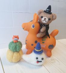 ハロウィン  ロディにまたがるクマちゃん