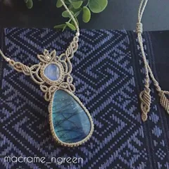 ラブラドライトとレインボームーンストーンの三つ葉Ｖ編みマクラメネックレス