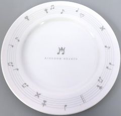[중고] 접시·찻잔 총 무늬(흰색) 플레이트 [킹덤 하트 멜로디 오브 메모리×OH MY CAFE×ARTNIA×SQUARE ENIX CAFE] OH MY CAFE 한정 대상 후드 유상 특전
