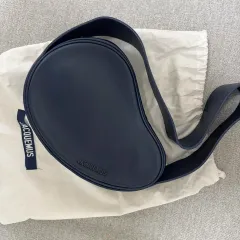 2025年最新】JACQUEMUS ショルダーバッグの人気アイテム - メルカリ