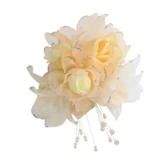 [クレインズコレクション] ふんわり シフォン 三つ花 コサージュ ブローチ ピン クリップ付 フォーマル 入学式 卒業式 結婚式 ハレの日の特別なシーンに (ベージュ)