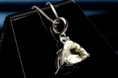 シルバー925◇宝石質 リビアングラス　8x8mm　トライアングル ペンダントトップ 1個売り パワーストーン 天然石 _PRG2266-1