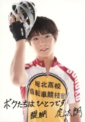 【中古】生写真(男性) 醍醐虎汰朗(小野田坂道)/上半身・ユニフォーム・印刷サイン入り・キャラクターショット/舞台『弱虫ペダル』新インターハイ篇～スタートライン～ 3回観劇 リピーター特典ブロマイド