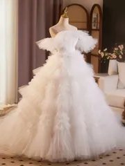 新品未使用 【トレンドのチュール】羽根のように軽やかで純白なウェディングドレス　結婚式前撮り