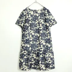 【新品タグ付き】ローズティアラ★半袖ワンピース　フラワーシルエット柄　膝丈　フリルヘム　大きいサイズ42　紺×生成り系　z12733