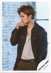 【中古】生写真(ジャニーズ) Hey! Say! JUMP/岡本圭人/上半身・衣装紺モスグリーン・右手顎・体正面/「Precious Girl」PV＆ジャケ写撮影オフショット/公式生写真