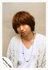 【中古】生写真(ジャニーズ) Hey! Say! JUMP/伊野尾慧/バストアップ・衣装白・顔傾げ・口閉じ・背景白/アルバム「DEAR.」ジャケ写撮影オフショット/公式生写真