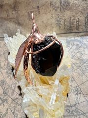 龍脈の精髄 水晶クラスター 「光を宿す透明なる守護」 宮崎県産 保護猫活動支援 龍脈の精髄 水晶クラスター 「光を宿す透明なる守護」 宮崎県産