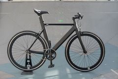 新生活応援キャンペーン 送料無料！！　【新品】FUN  AIR SPARK 700ｃ　アルミフレーム・フルカーボンフロントフォーク　マットブラック オーダーメイドピストバイク 自転車 シングルスピード