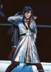 【中古】生写真(男性) 有澤樟太郎(和泉守兼定)/ライブフォト・膝上・衣装銀・右手口元・左手下/2部衣裳/「ミュージカル『刀剣乱舞』～結びの響、始まりの音～」舞台写真ブロマイド