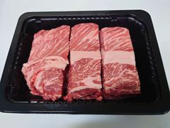 高原黒牛 肩ロース 焼き肉用  450g (1パック)  国産 BBQ バーベキュー 焼き肉  ギフト【自家製八王子ベーコンのサンプルプレゼント中】