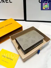 【今日特価】Louis Vuitton ルイヴィトン クレアウォレット 柔らかいマヒナ小牛皮とパンチング装飾を採用