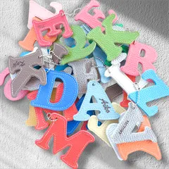 【名入れ無料】選べる26色 本革イニシャルキーホルダー チャーム