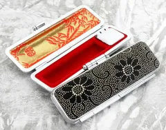 印鑑ケース 朱肉付き 12mm 10.5ミリ～12ミリ用 黒印伝ケース 鹿革 花 菊柄 おしゃれ 印伝 伝統 漆 ハンコ 入れ ケース